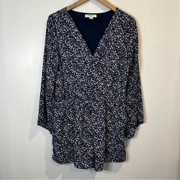 Women’s | Arizona Blue and White Floral Flowy Blouse | Large - Picture 1 of 8